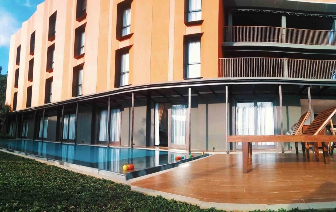Отель Grand Metro Puncak Cibodas Экстерьер фото
